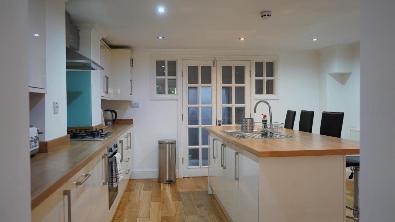 Modern & Spacious Leeds City Centre With Parking - Sleeps 5 Apartment Leeds (West Yorkshire)