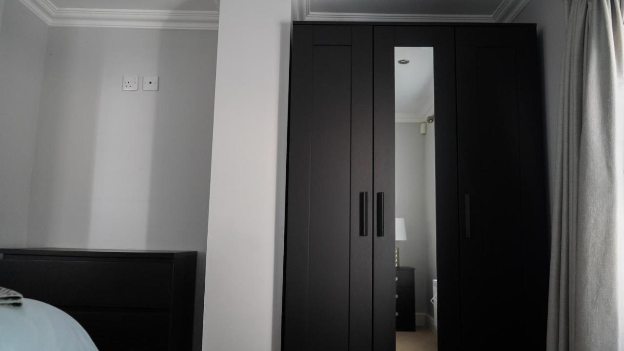 Modern & Spacious Leeds City Centre With Parking - Sleeps 5 Leeds (West Yorkshire)
