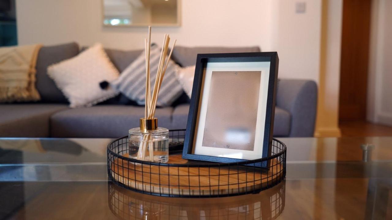 Modern & Spacious Leeds City Centre With Parking - Sleeps 5 Leeds (West Yorkshire)