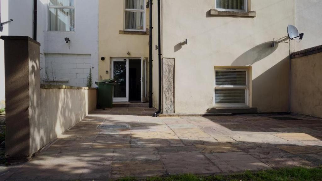 Apartment Modern & Spacious Leeds City Centre With Parking - Sleeps 5 *
