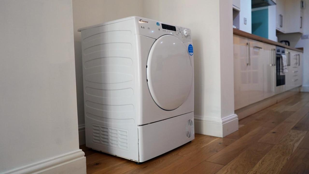 Apartment Modern & Spacious Leeds City Centre With Parking - Sleeps 5