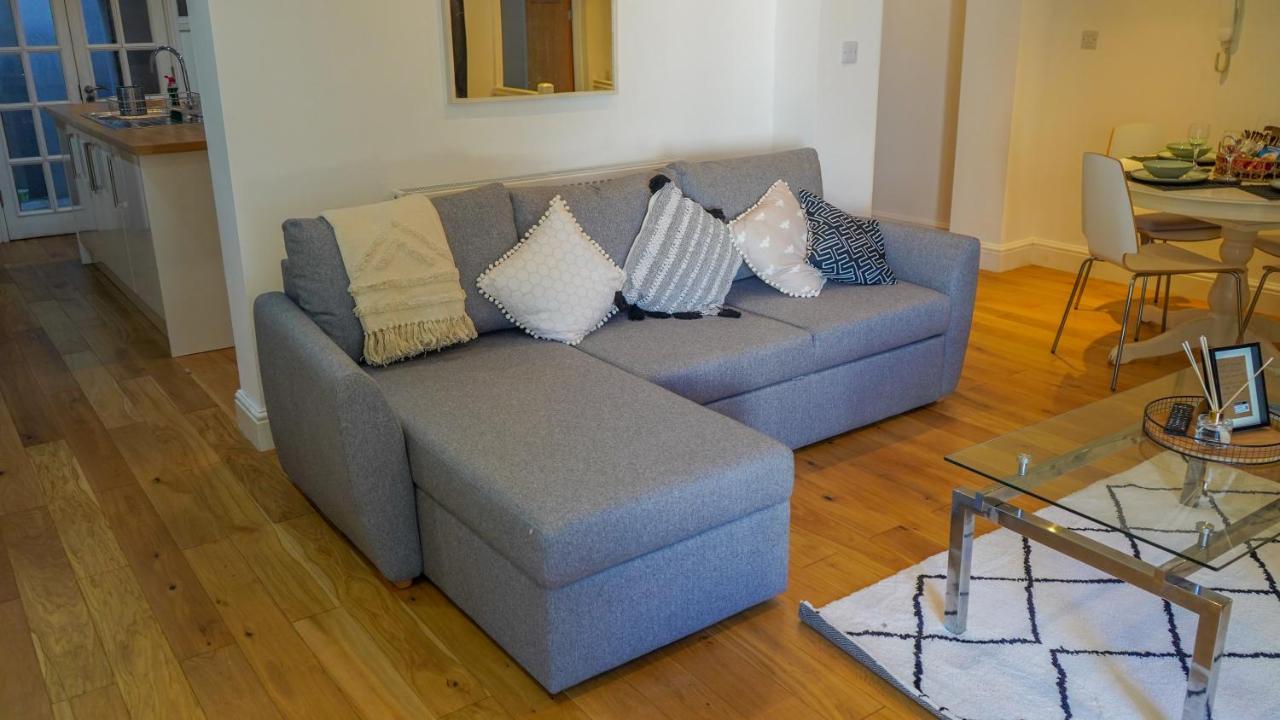 Modern & Spacious Leeds City Centre With Parking - Sleeps 5 Leeds (West Yorkshire)