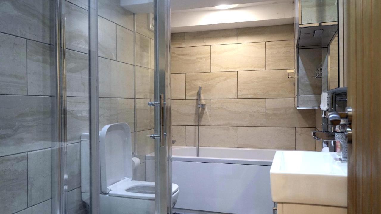 Modern & Spacious Leeds City Centre With Parking - Sleeps 5 Leeds (West Yorkshire)